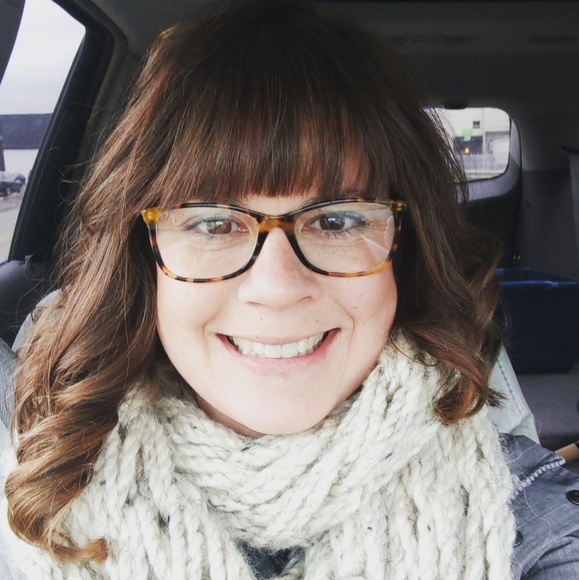 Meet your Posher, Jaclynn - Picture 1 of 2